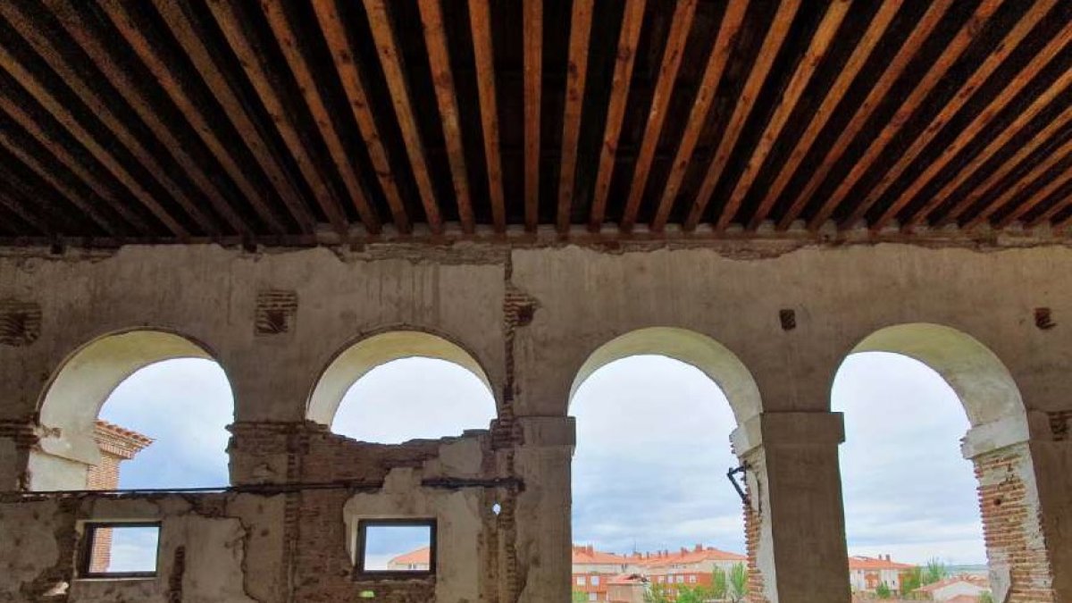 El Simón Ruiz en Medina del Campo tiene una fase de rehabilitación paralizada.- E.M.