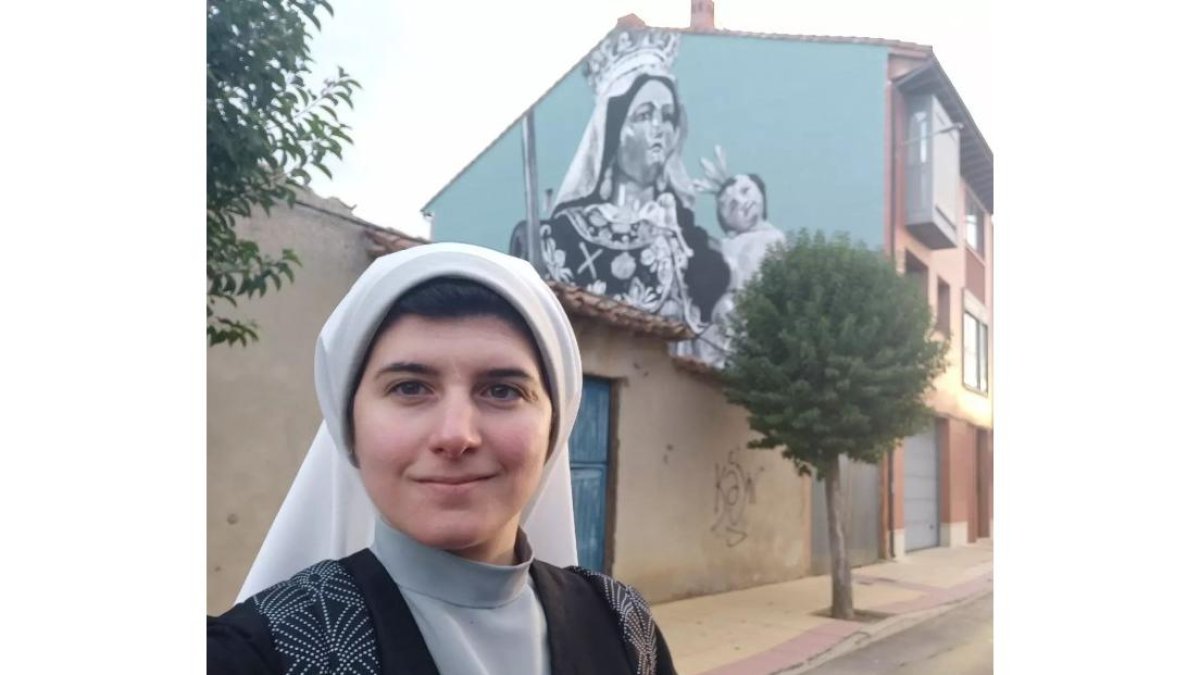 Marta González Cambronero, la monja youtuber del Monasterio de Santa Cruz, en Sahagún (León). -MARTA_OSB
