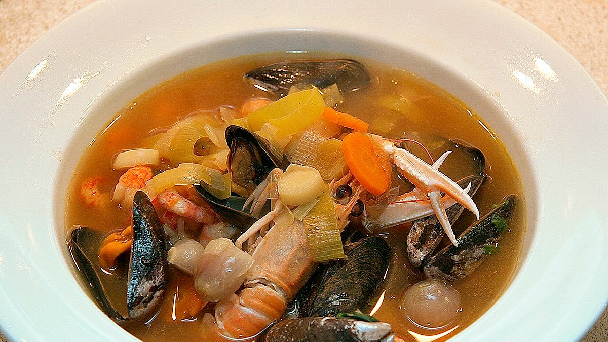 SOPA DE PESCADO Y MARISCO
