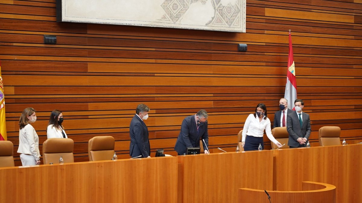Pleno de constitución de las Cortes de Castilla y León. -ICAL
