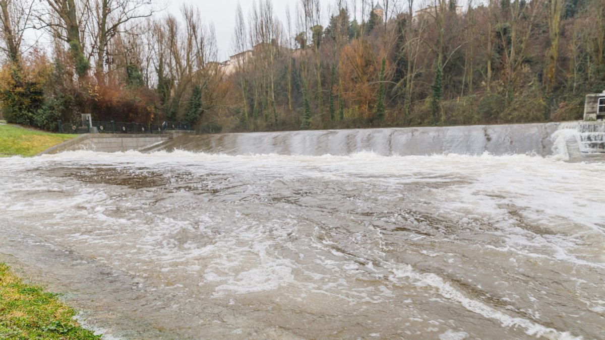 Desbordamiento del Río Eresma a su paso por Segovia y en
la presa del Pontón Alto - ICAL