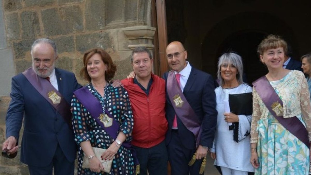 García-Page junto a la Corporación de Ágreda esta mañana. HDS