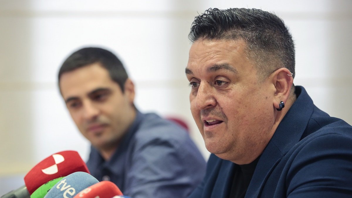 El presidente de UPL, Carlos Javier Salgado, y el senador por Compromís, Carles Mulet.- ICAL