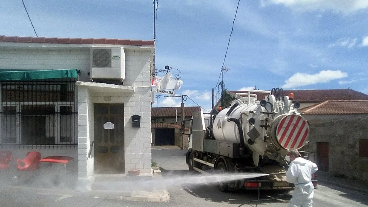 La Diputación de Ávila desinfecta CEAS y UTS de la provincia. - E.M.