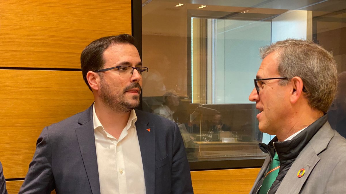 El consejero de Industria, Comercio y Empleo, Mariano Veganzones, asiste a la Conferencia Sectorial de Consumo. En la imagen junto al Ministro de Consumo, Alberto Garzón. -ICAL