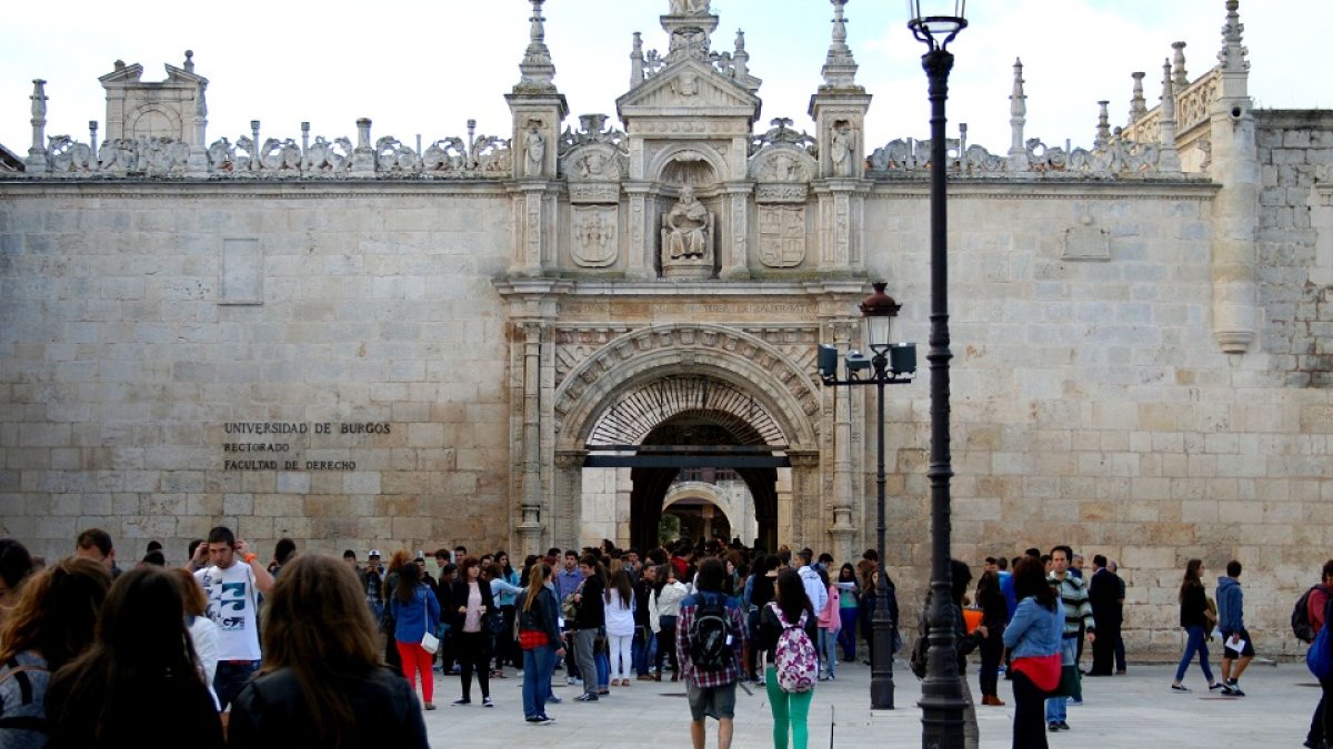 Universidad de Brugos. Imagen de archivo. / E. M.