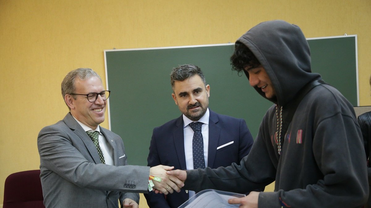 El consejero de Industria, Comercio y Empleo, Mariano Veganzones, participa en la clausura de los programas mixtos de los ayuntamientos de Fermoselle, Venialbo, Morales del Vino y Zamora.- ICAL