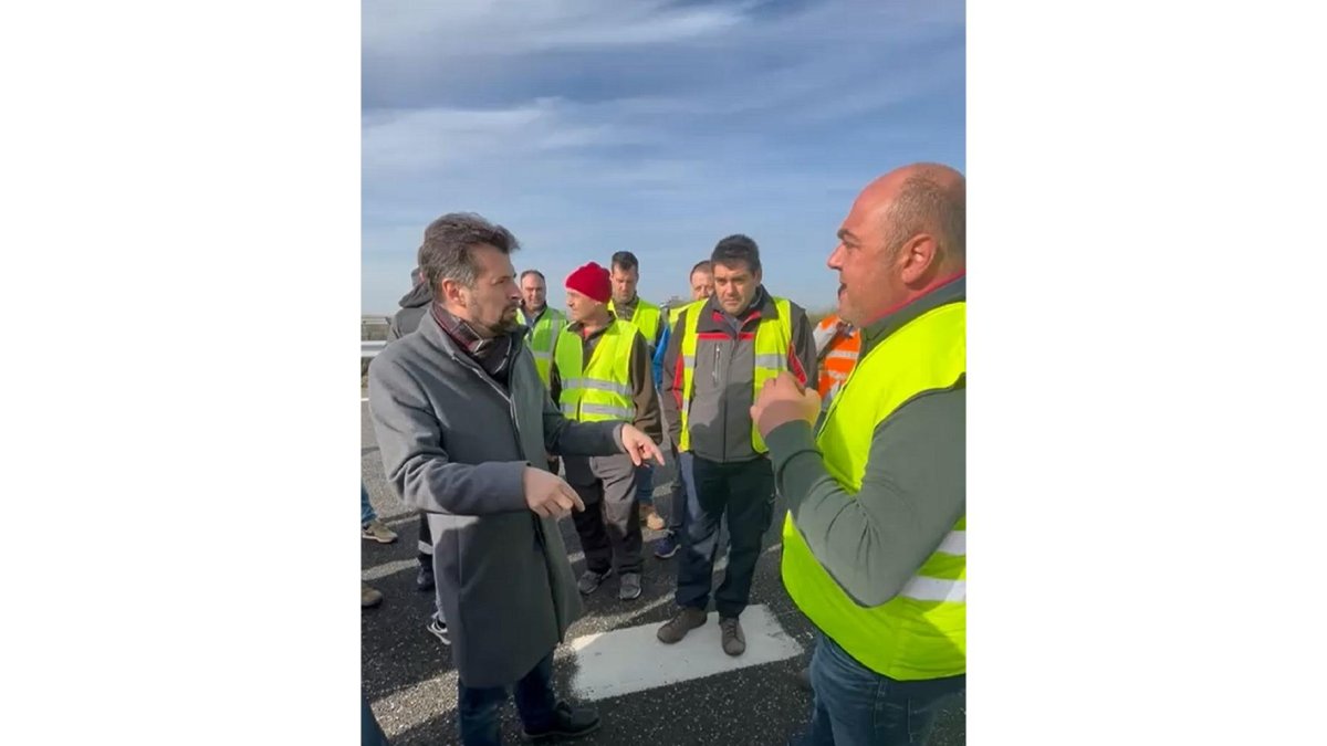 Encontronazo de Tudanca con unos agricultores. E.M.