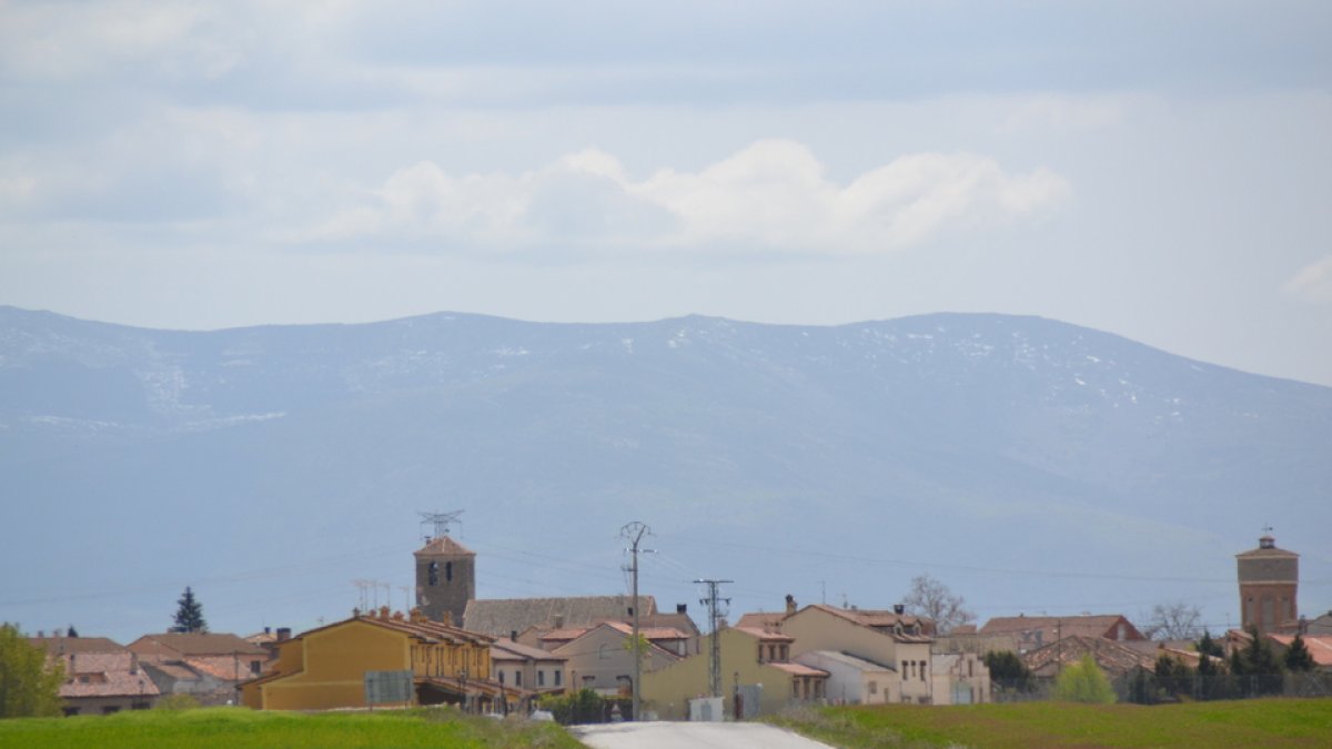 Vista de Garcillán desde uno de los accesos. / D. M.