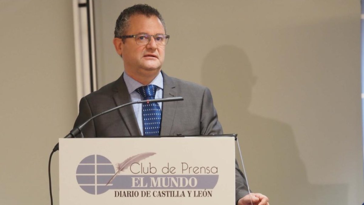 El consejero de Agricultura, Ganadería y Desarrollo Rural, Gerardo Dueñas, clausura el Club de Prensa de El Mundo '40 años de la Ribera del Duero'.- PHOTOGENIC