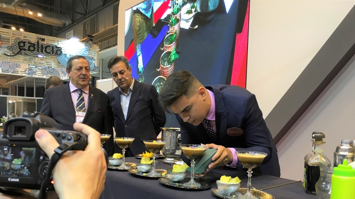 Imagen de archivo de un barman en una final del Concurso Nacional de Cócteles Panizo. -E.M.