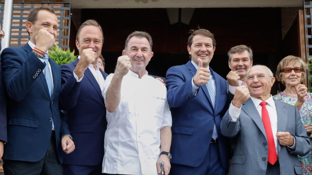 Inauguración del restaurante de Martín Bersategui en 'La bodega el hilo de Adriana'. J.M. Lostau