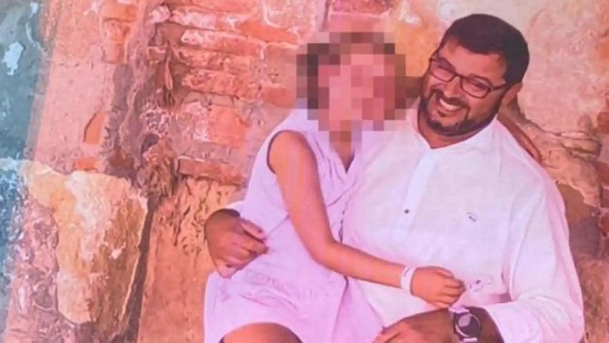 El padre con la niña de 6 años fallecida en Gijón. - E.M.