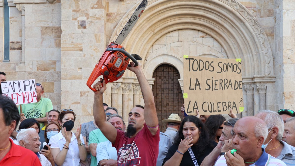 Manifestación a favor de la sierra de la culebra. Ical