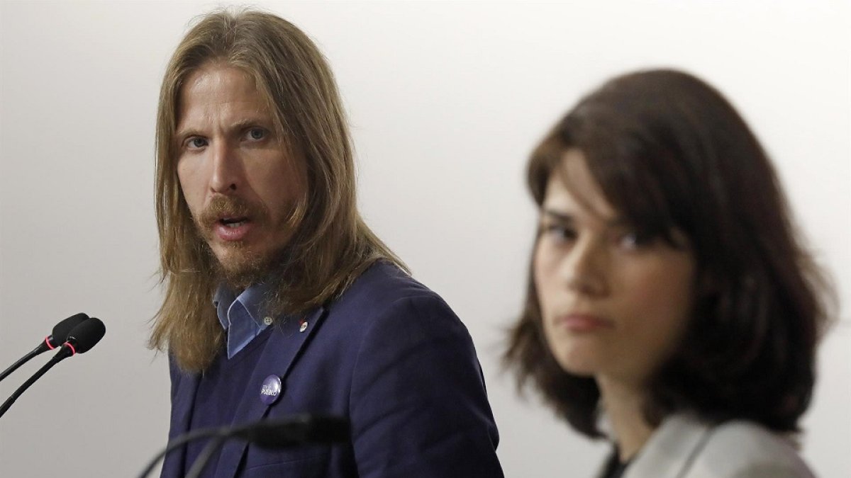 Foto de archivo de los portavoces de Podemos, Isa Serra y Pablo Fernández. - E. PRESS
