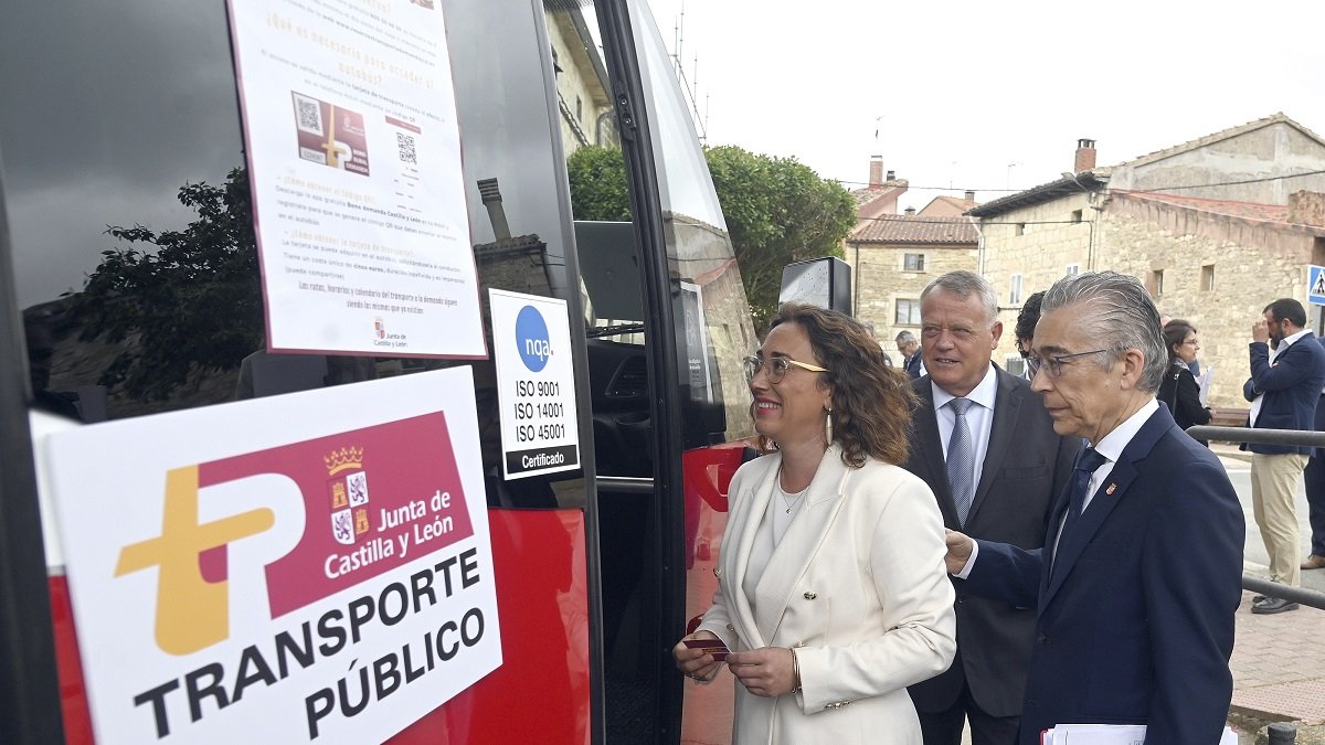 María González presenta el bono de transporte gratuito a la demanda de Castilla y León en Burgos.- ICAL