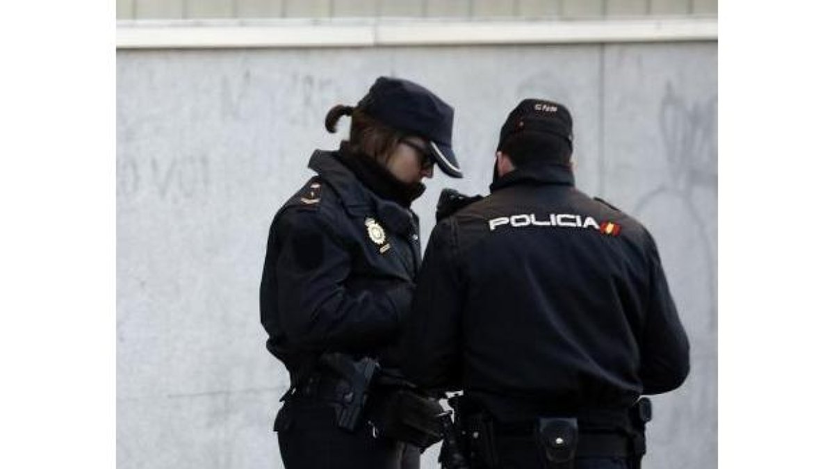 Agentes de la Policía Nacional. E. M.
