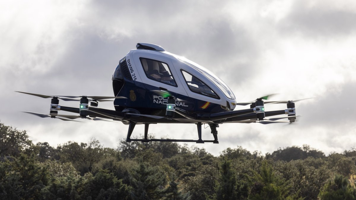 La Policía Nacional de Ávila efectuó el primer viaje de este 'megadron' de 220 kilos de capacidad de carga y 35 kilómetros de autonomía