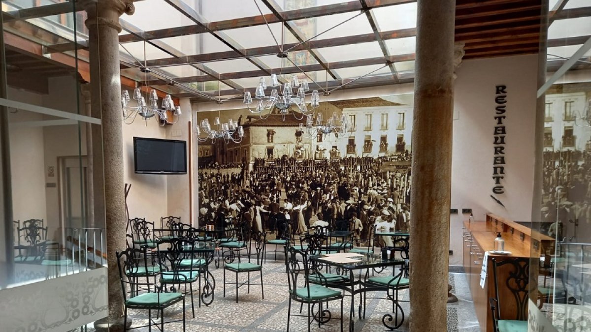 Interior cerrado en un restaurante arevalense.- E. M.