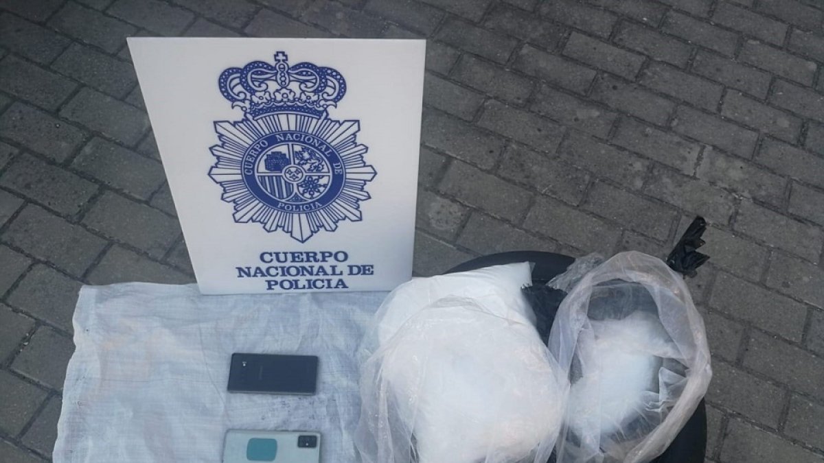 Imagen facilitada por la Policía Nacional con el paquete de kemamina - POLICÍA NACIONAL