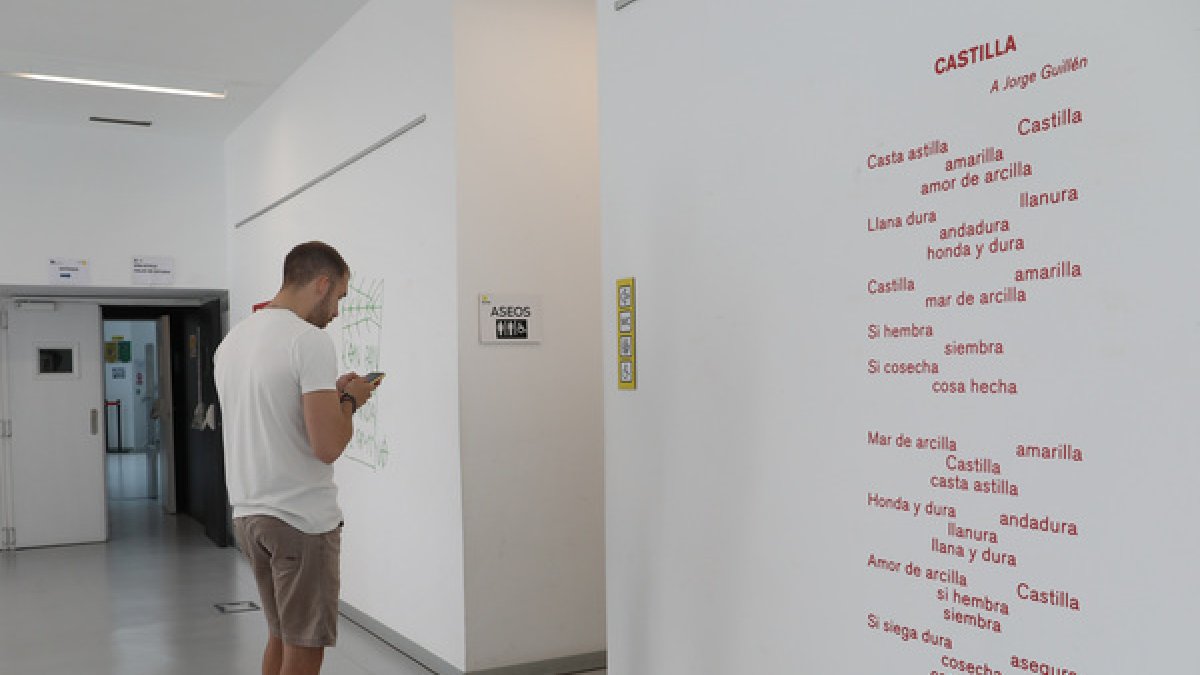 Exposición de documentos , correspondencia y obra poética de este escritor nacido en Palencia organizada por el Fundación Jorge Guillén y el Instituto Castellano y Leonés de la Lengua .- ICAL