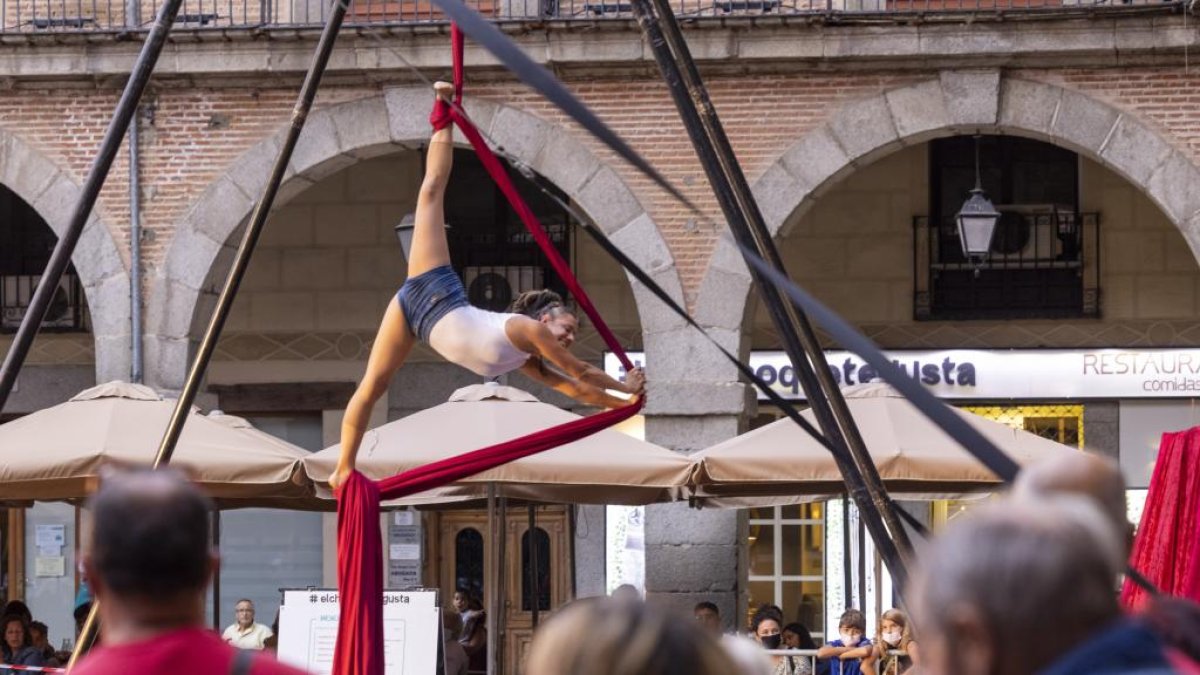 Espectáculo aéreo en una de las actuaciones del festival durante la edición del año pasado.- ICAL