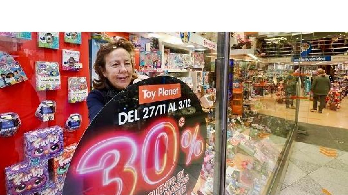 Valladolid. 27/11/2023. Reportaje de tiendas de cercanía y tradicionales de Valladolid. 
JUSTO MUÑOZ en Teresa Gil
Photogenic/Miguel Ángel Santos