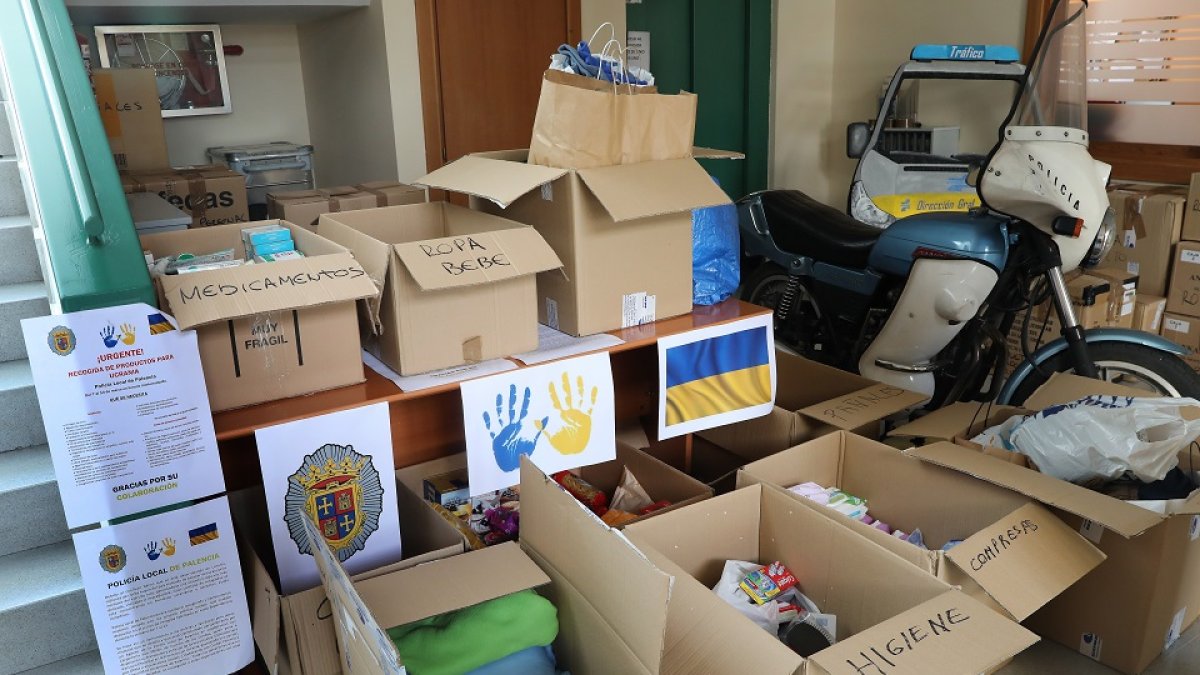 Ayuda humanitaria para Ucrania recogida en el cuartel de la Policía local de Palencia.- ICAL