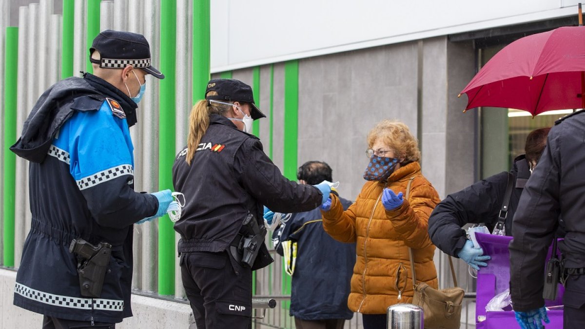 Reparto de mascarillas en Castilla y León por el coronavirus.- ICAL