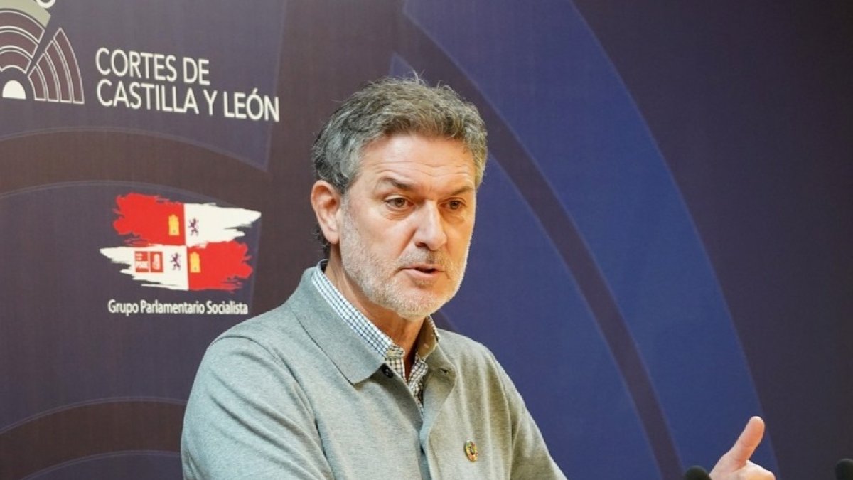 El portavoz de Fomento, Medio Ambiente y Ordenación del Territorio, José Luis Vázquez, analiza la gestión de la Junta de Castilla y León de las ayudas al autoconsumo eléctrico aprobadas por la Comisión Europa en el marco de la tercera ampliación de las ayudas del Plan de Recuperación. -ICAL