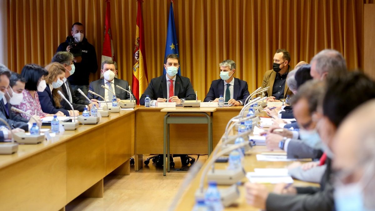 El consejero de la Presidencia preside la reunión de la Comisión General de Coordinación Territorial para informar sobre las elecciones 2022. -ICAL