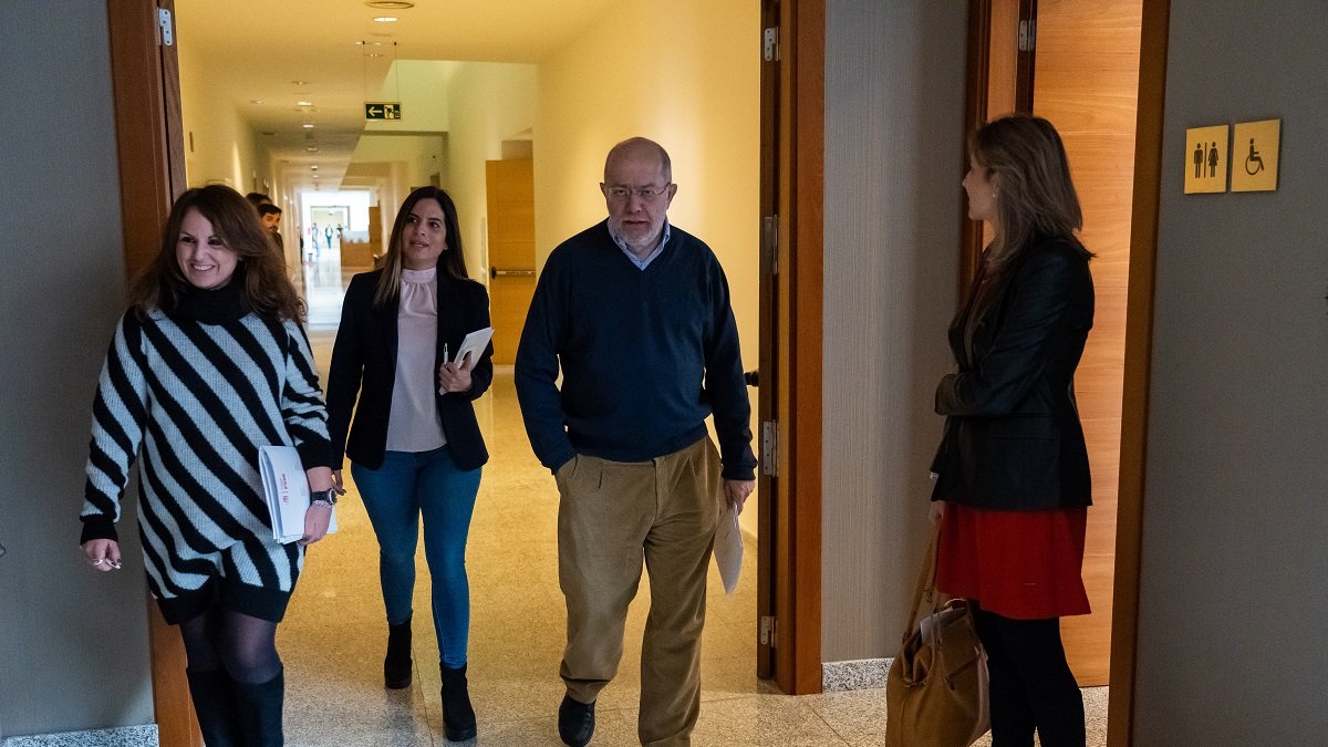 Los procuradores Patricia Gómez, Nuria Rubio y Francisco Igea a su llegada a la Junta de Portavoces.- ICAL