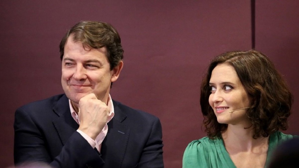 Alfonso Fernández Mañueco e Isabel Díaz Ayuso en el acto 'Mujer y liderazgo'. - ICAL