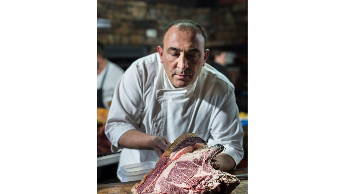 José Gordón, propietario de el restaurante 'El capricho' de León.- E.M.