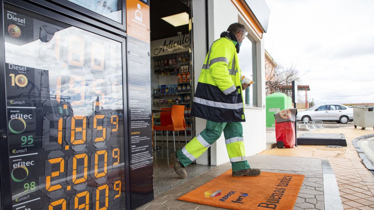 Gasolinera en la N-122 a la entrada de Zamora. ICAL