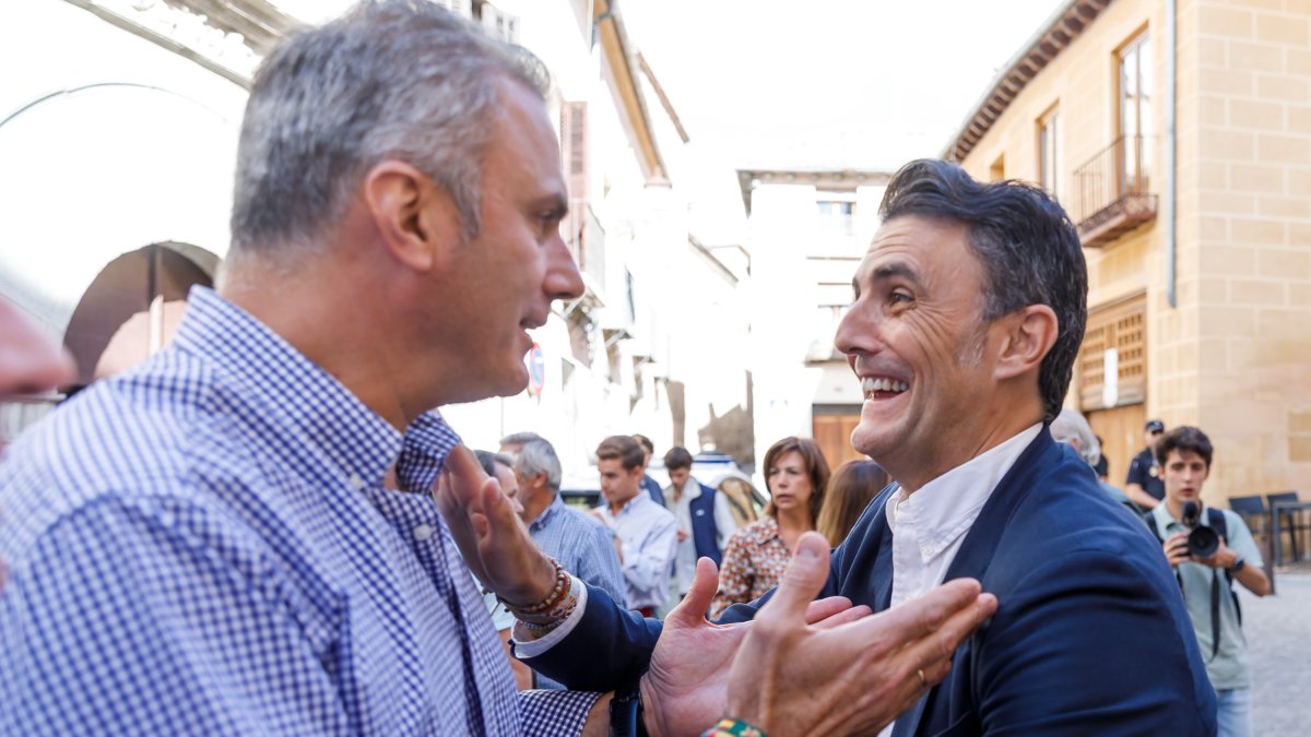 El secretario general de Vox, Javier Ortega Smith, atiende a los medios de comunicación tras la presentación del nuevo Comité Ejecutivo Provincial (CEP) de la formación en Segovia. - ICAL