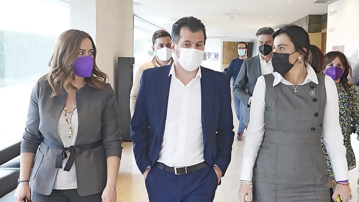 El secretario general del Partido Socialista en Castilla y León, Luis Tudanca, junto a Virginia Barcones y Ana Sánchez. ICAL