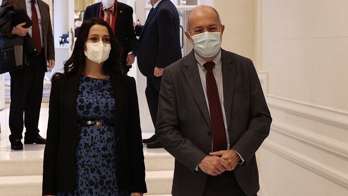 Desayuno informativo de la tribuna Fórum Europa con el candidato de Ciudadanos a la Presidencia de la Junta de Castilla y León, Francisco Igea, al que presenta la presidenta de Cs, Inés Arrimadas. - ICAL