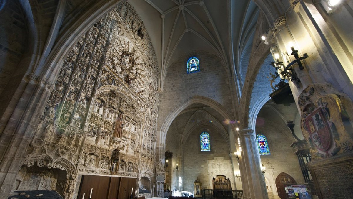Iluminación interior de la iglesia de San Nicolás de Bari (Burgos). ICAL