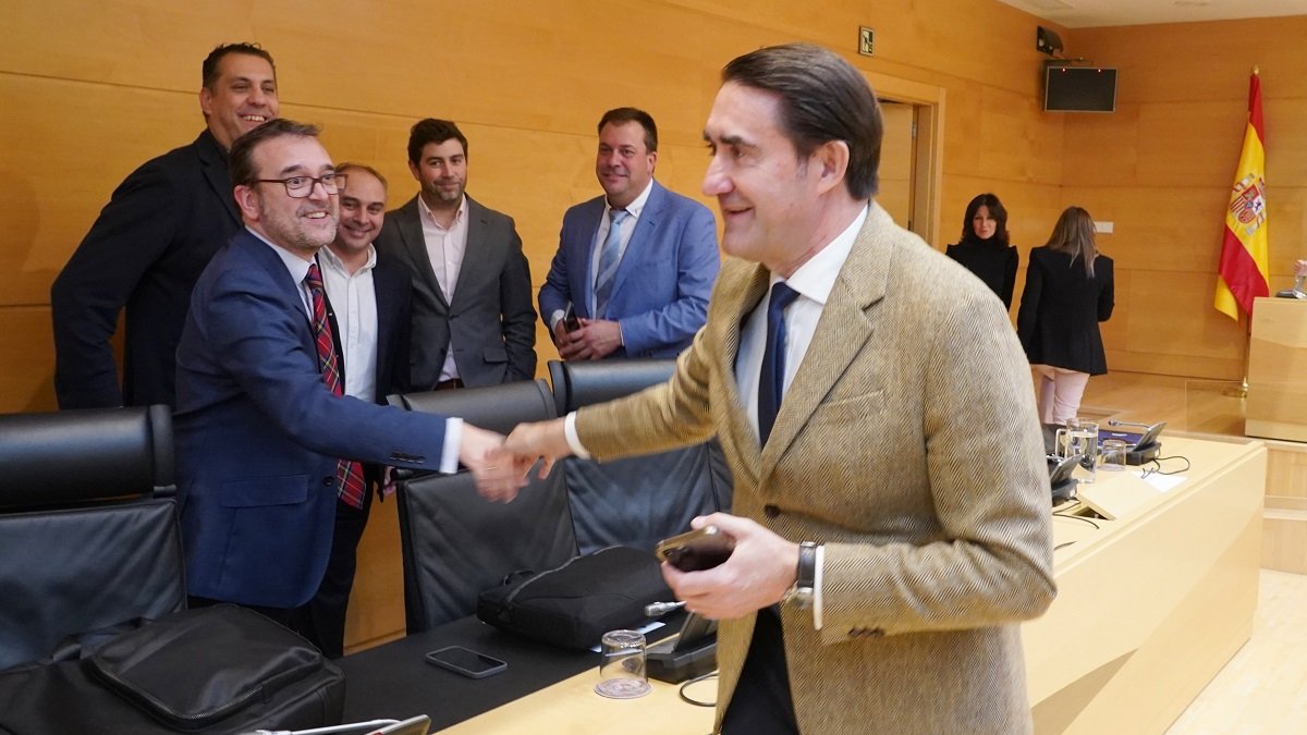 El consejero de Medio Ambiente, Vivienda y Ordenación del Territorio, Juan Carlos Suárez-Quiñones, comparece en las Cortes a petición del Grupo Socialista y propia para informar del análisis, resultados y conclusiones del operativo de vigilancia, prevención y extinción de incendios forestales en Castilla y León de la campaña del año 2023 y de la campaña de lucha contra incendios forestales 2023. -ICAL.