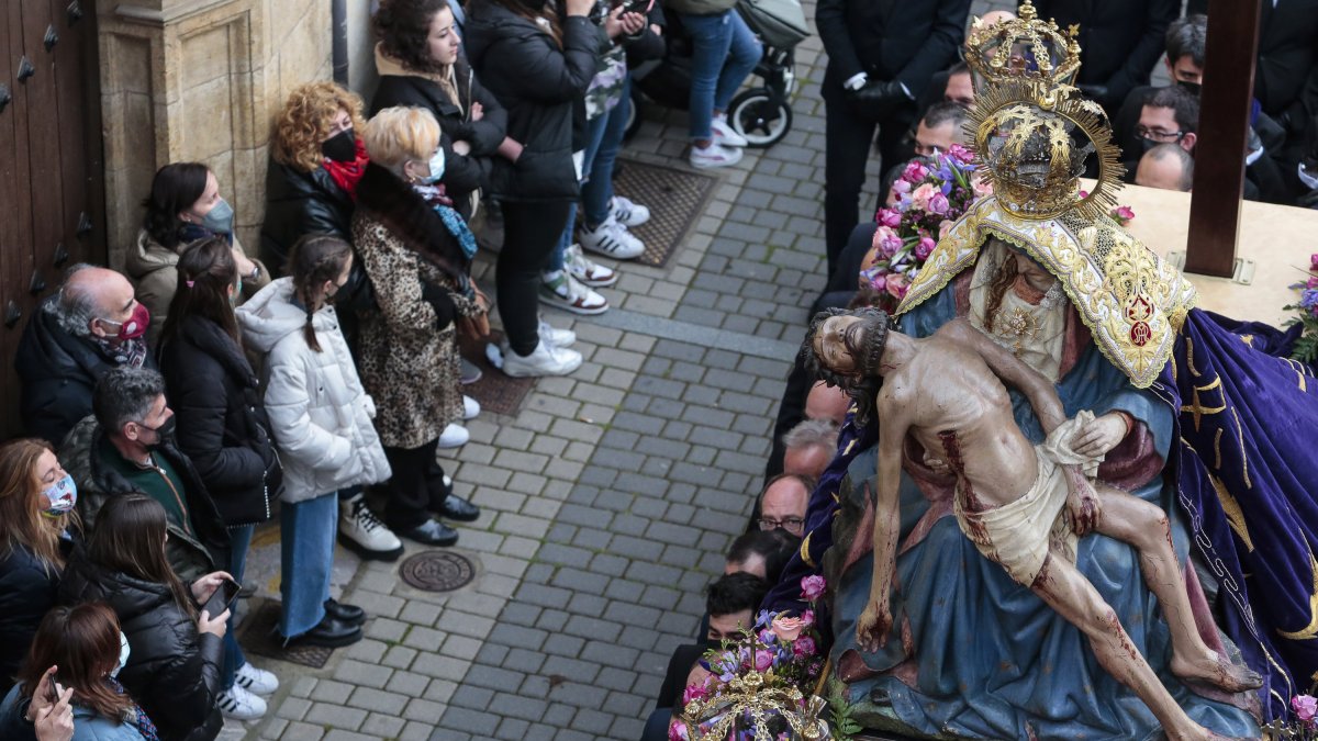 La Procesión de La Dolorosa, da inicio a la Semana Santa en la capital leonesa