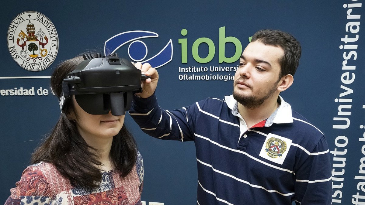 VALLADOLID. 21/02/20. PHOTOGENIC/PABLO REQUEJO. Irene Sánchez Pavón. Han creado un prototipo para la adaptación las lentes a las monturas de las gafas.