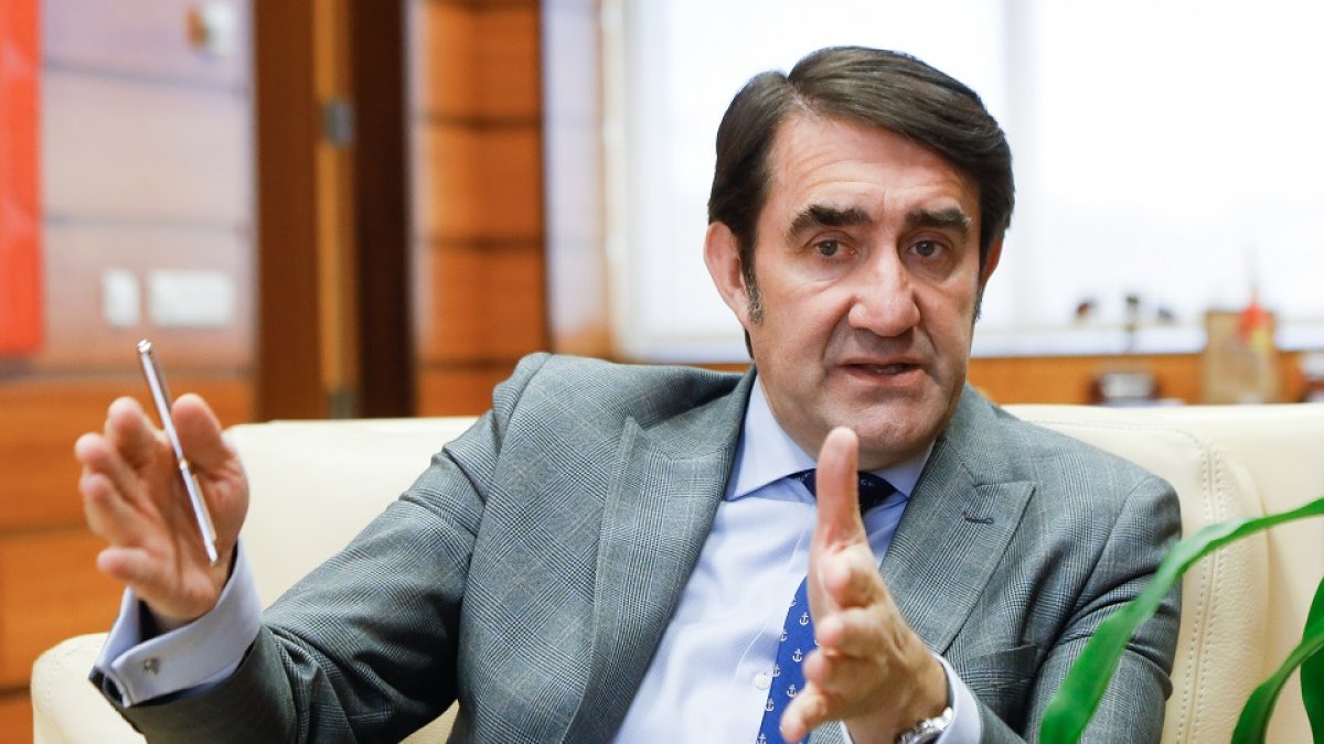 JUAN MIGUEL LOSTAU