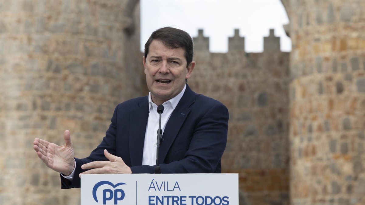 El presidente de la Junta de Castilla y León, Alfonso Fernández Mañueco, en Ávila en un acto del Partido Popular. E.P.