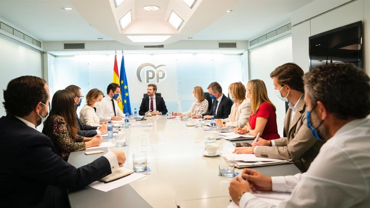 Pablo Casado, con su ejecutiva en Madrid. E.P.