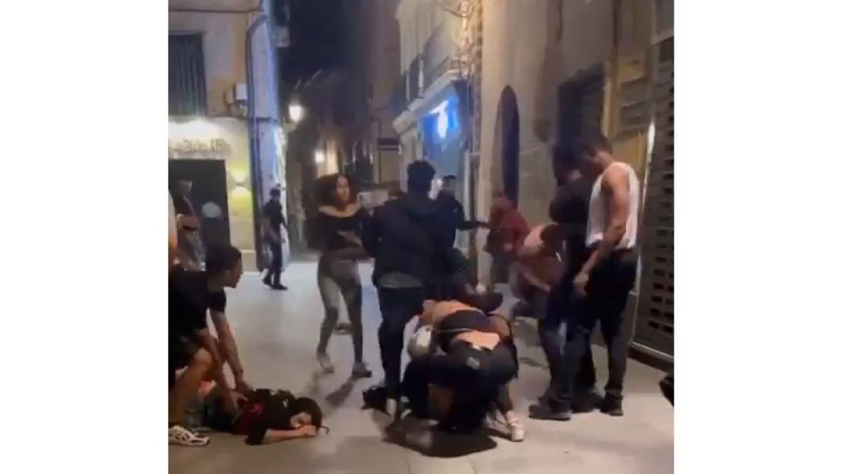 Multitudinaria pelea en las calles de Segovia. -E.M.