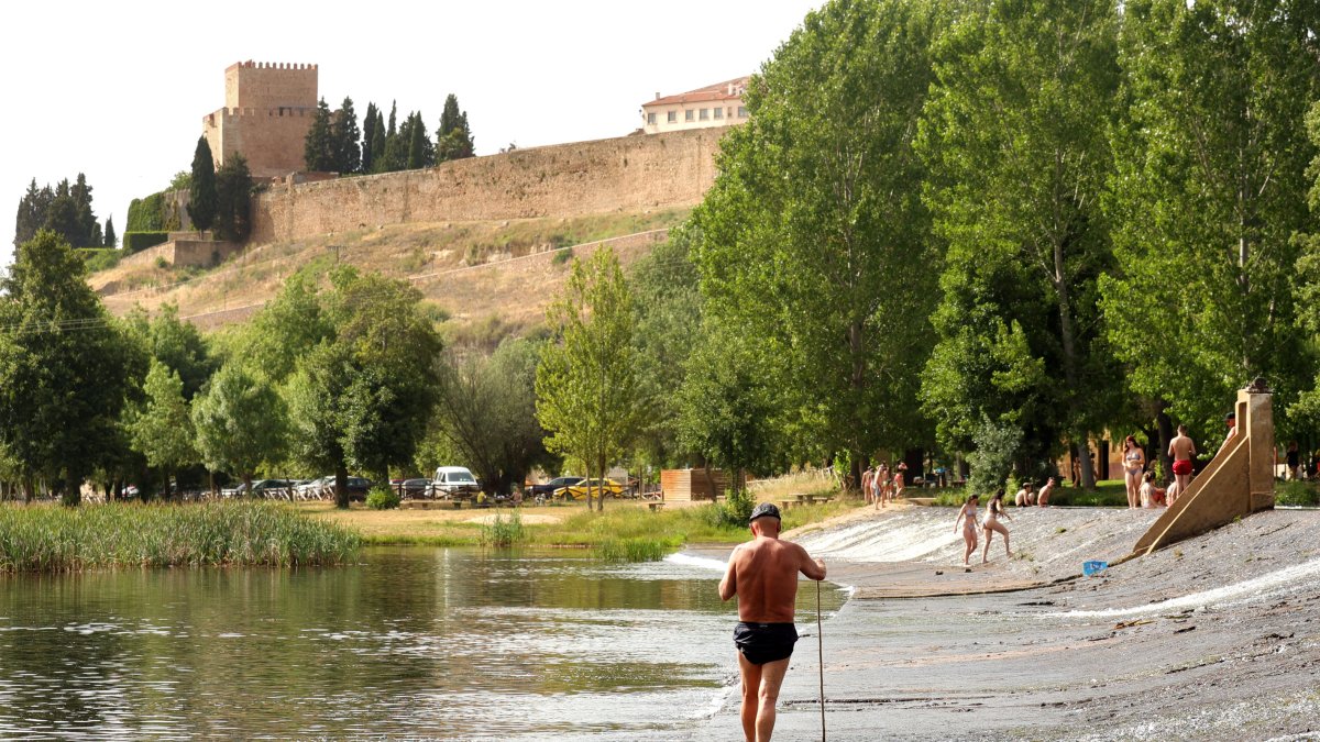 Altas temperaturas en Castilla y León. En la imagen zona del río Águeda en Ciudad Rodrigo, Salamanca, imagen de archivo.- ICAL