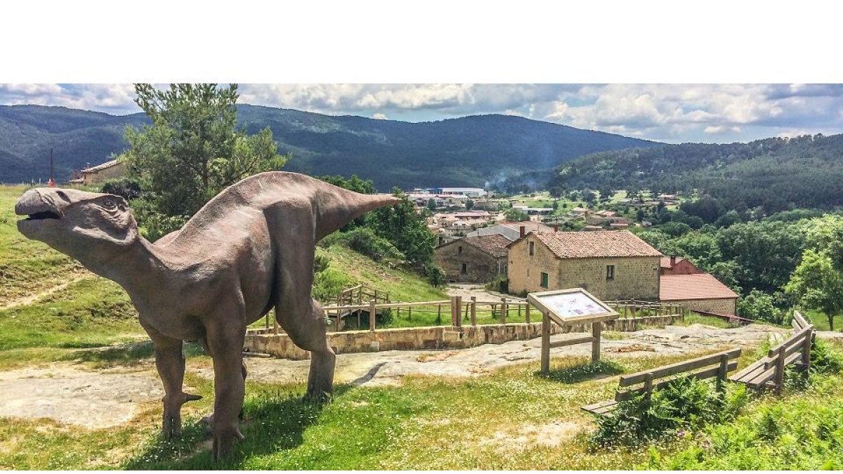 En Regumiel está el yacimiento de El Frontal, declarado BIC, un gran bloque de rocas en las que quedaron impresas las huellas de un dinosaurio, las llamadas icnitas. / I. L. MURILLO