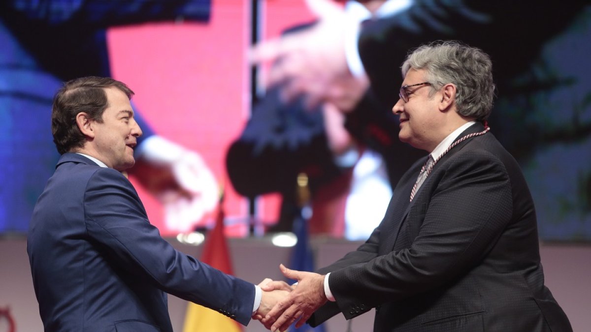 Alfonso Fernández Mañueco y Juan Manuel de Prada.- ICAL