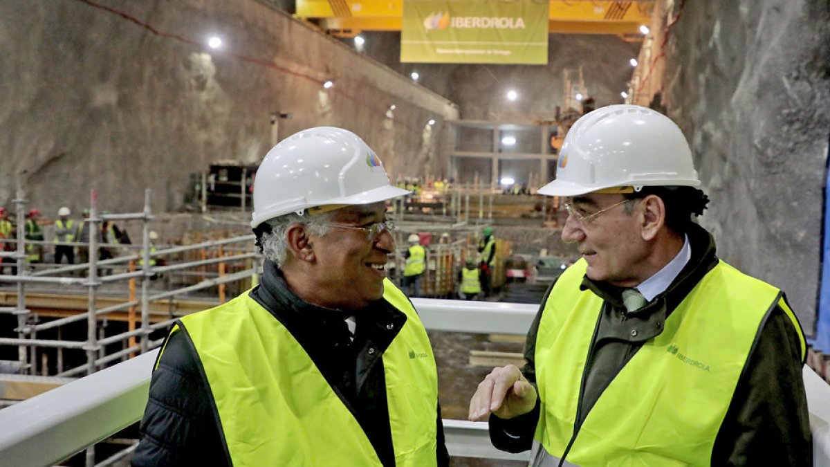 Antonio Costa e Ignacio Galán, durante su visita a las obras de las presas de Tâmega. | ICAL